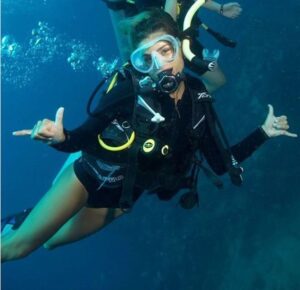 scuba-diving-girl